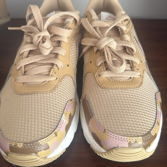 NEW Nike Air Max SC US 8.5 Women's Beige and Pink Camo Sneakers - Picture 3 of 7